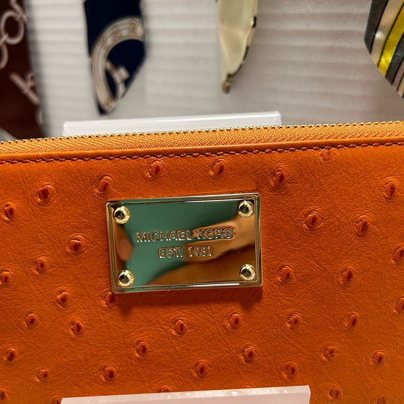 NWT Michael Kors Tangerine Orange Hamilton Ostrich Leather Accordion Wallet - Picture 11 of 15